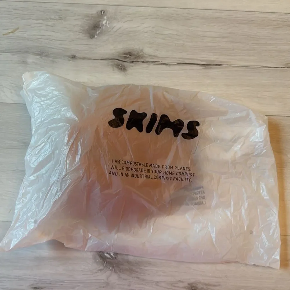 SKIMS T-SHIRT‎ DEMI BRA OCHRE 40DDD NWT in packaging